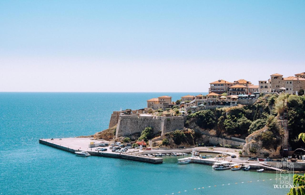 Corpus B - Hotel Albatros Ulcinj Bagian luar foto