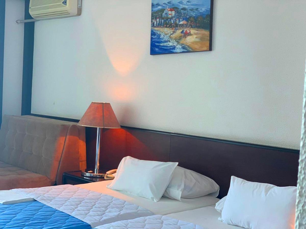 Corpus B - Hotel Albatros Ulcinj Bagian luar foto