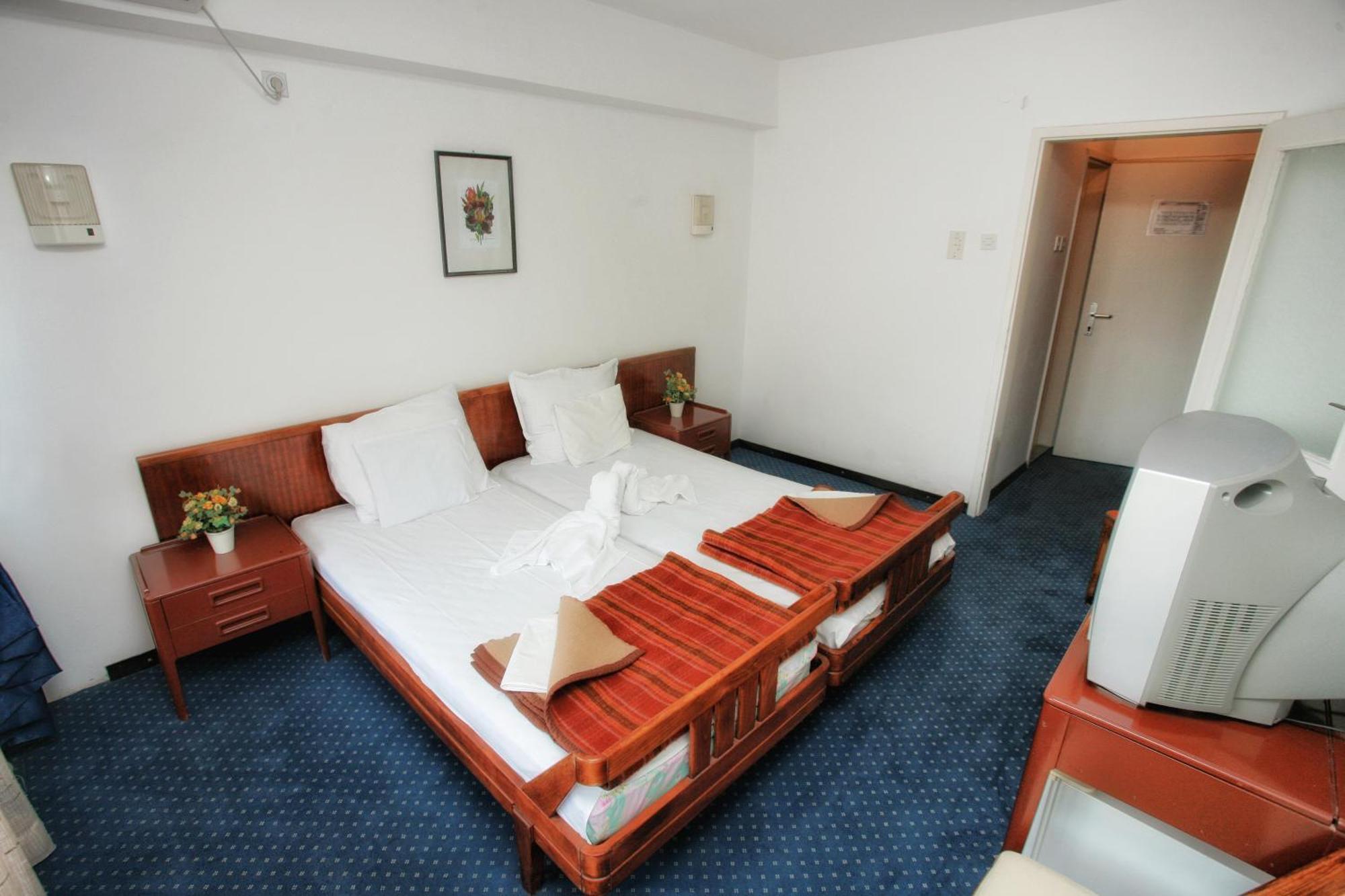 Corpus B - Hotel Albatros Ulcinj Ruang foto