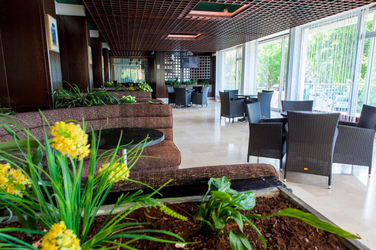 Corpus B - Hotel Albatros Ulcinj Bagian luar foto