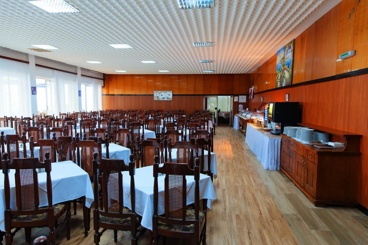 Corpus B - Hotel Albatros Ulcinj Bagian luar foto