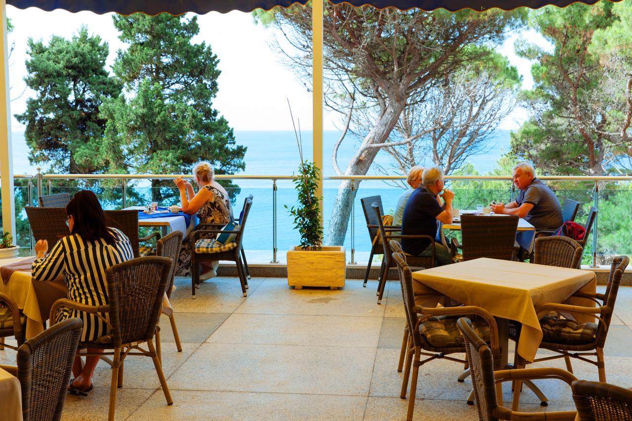 Corpus B - Hotel Albatros Ulcinj Bagian luar foto